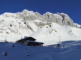 La Presolana fa da sfondo al Rifugio Rino Olmo