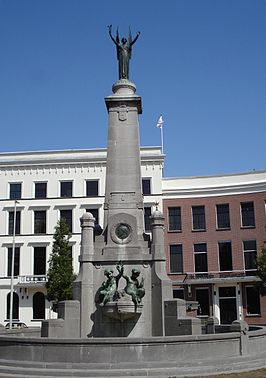 Calandmonument aan de Veerkade