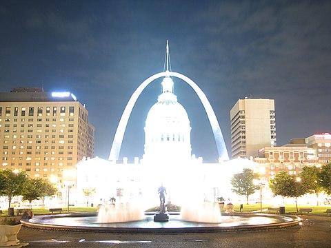 This picture does not really depict the Old St. Louis County Courthouse, it was taken to show exposure bracketing.