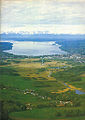 The lake seen from the North with Starnberg (on the right) and Würm river / El lago visto desde el norte: se distinguen la localidad de Starnberg y el río Würm.