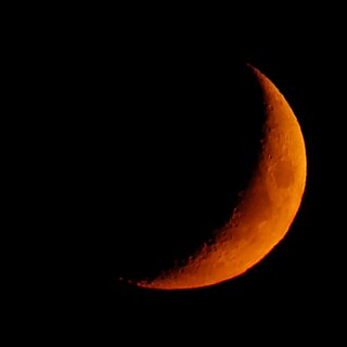 Crescent Symbol of a lunar phase; symbol of Islam