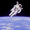 Bruce McCandless bei einer Außenbordaktivität