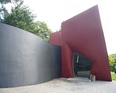 Glass house Pavilion for the Glass House in New Canaan, Connecticut (1995)