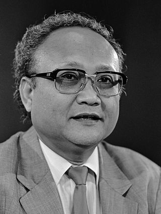 <span class="mw-page-title-main">Radius Prawiro</span> Indonesian economist and politician