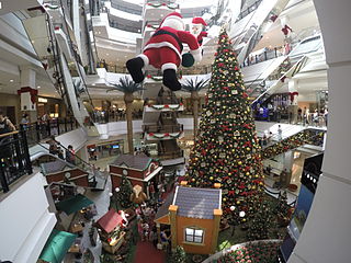 <span class="mw-page-title-main">Christmas creep</span> Christmas-related merchandising prior to the beginning of the holiday season