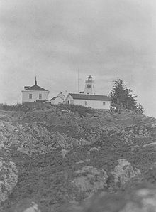 Original 1904 lighthouse - USCG archive photo USCGguardisland1904.JPG