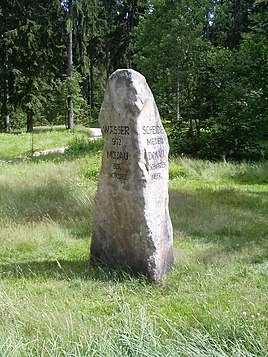 Vandskellet mellem Donau, som løber til Sortehavet, Moldau/Elben, som løber til Nordsøen, går gennem kommunen, og er markeret med en sten.