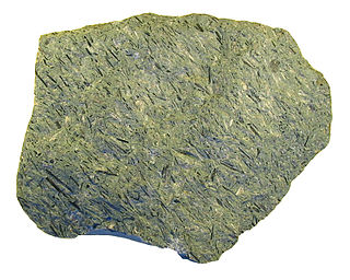 <span class="mw-page-title-main">Phonolite</span> Uncommon extrusive rock