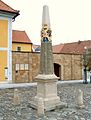 Distanzsäule auf dem Markt von Neustadt in Sachsen