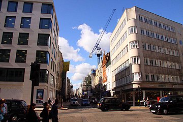 コンドゥイット・ストリート〈横〉とニュー・ボンド・ストリート〈縦〉の交差点 (Conduit Street crosses New Bond Street, Mayfair)、2010/8/24