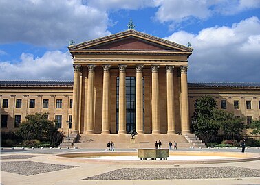 Neoclassical polychrome Corinthian columns, entablature and pediment of the Philadelphia Museum of Art, Philadelphia, US, by Horace Trumbauer and Zantzinger, Borie & Medary, 1933[27]