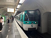 Line 8 platforms at République