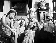 Silvia Pinal, Jacqueline Andere y Enrique García Álvarez en El Ángel Exterminador (1962).jpg