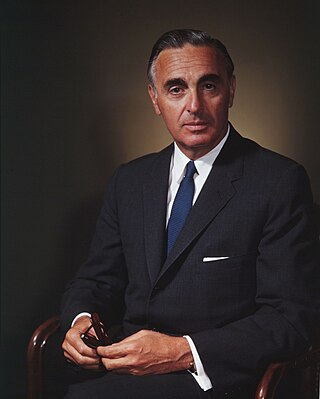 <span class="mw-page-title-main">Abraham Ribicoff</span> American politician (1910–1998)