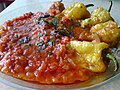 La razyadka di peperoni arrostiti con salsa di pomodoro