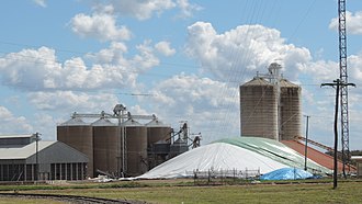 Grain silos and stockpiles at Capella, 2016 Silos, Capella, 2016.jpg