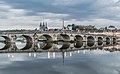 Puent sobre o río Loira, en Blois.