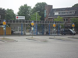 Blik op vier haltes en de wachtruimte (2012).