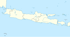 Mapa konturowa Jawy, blisko centrum na prawo znajduje się punkt z opisem „Surabaya”