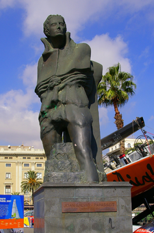 Estatua en Barcelona de Joan Salvat-Papasseit.