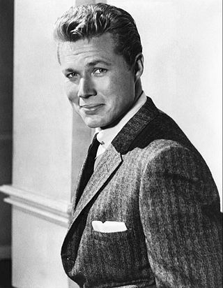 <span class="mw-page-title-main">John Smith (actor)</span> American actor (1931–1995)