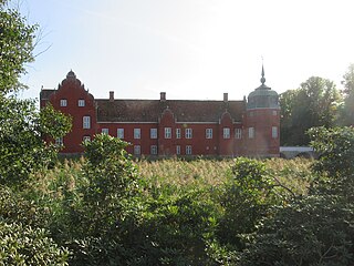 <span class="mw-page-title-main">Løvenborg, Holbæk Municipality</span> Danish historic manor house