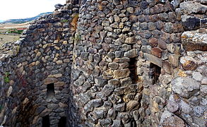 Blick in das Innere der Nuraghe Su Nuraxi