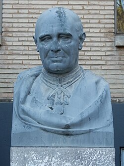 Busto de Miguel Asin en Zaragoza.