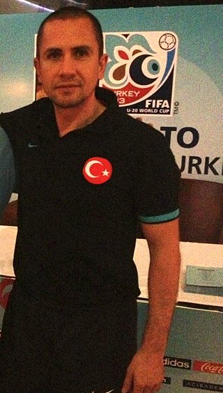 <span class="mw-page-title-main">Emre Aşık</span> Turkish footballer (born 1973)