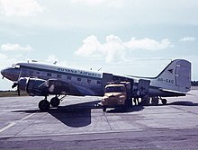 Douglas DC-3 de Guyana Airways en el Aeropuerto Internacional Grantley Adams de Barbados (1969)