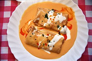 <span class="mw-page-title-main">Hortobágyi palacsinta</span> Hungarian crêpes stuffed with meat