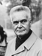 Jan Tinbergen 1982.jpg