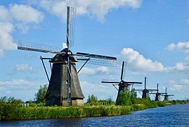 Les moulins de Kinderdijk, inscrits au patrimoine mondial par l'UNESCO.