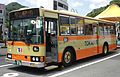 元々の塗装を活かした神奈中からの移籍車