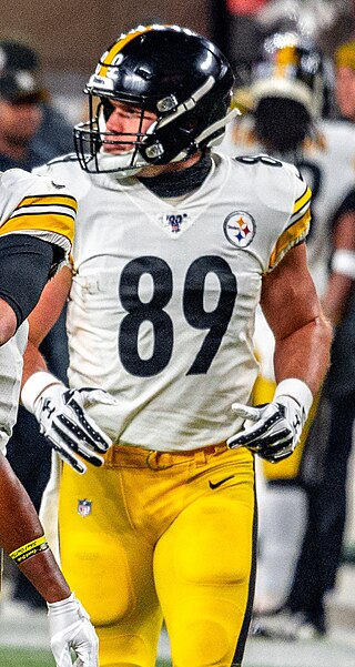 <span class="mw-page-title-main">Vance McDonald</span> American football player (born 1990)