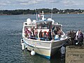 Le bateau de transports de passagers Île d'Or au port de Béluré.