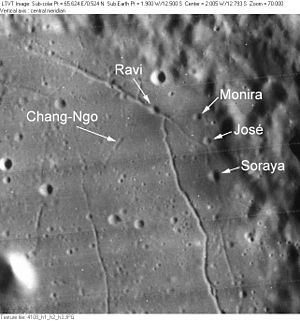 Monira und Umgebung mit den Kratern Chang-Ngo, Ravi, José und Soraya (Lunar Orbiter IV)