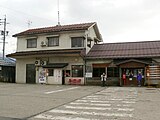 廃線後バスターミナルとして利用されていた旧駅舎（2009年撮影、2018年解体）