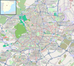 Mapa konturowa miasta Madrytu, blisko centrum u góry znajduje się punkt z opisem „Alvarado”