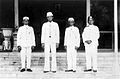 Prinsen van Kutai Borneo met Sultan Ali Muhammad Parikesit (rechts), voor 1944