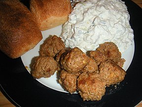 Flickr - cyclonebill - Frikadeller af kikaerter og lammekod med brod og tzatziki.jpg