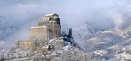 Het klooster van Sacra di San Michele in de nevel (2015).