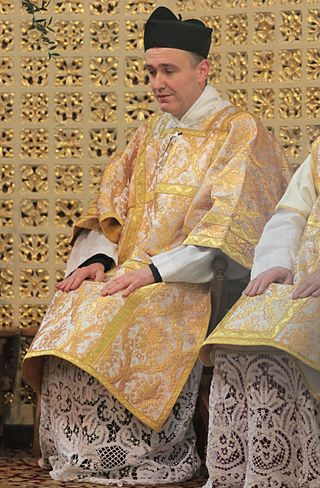 <span class="mw-page-title-main">Dalmatic</span> Long, wide sleeved tunic worn by deacons