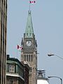 English: Peace Tower - seen from downtown Français : Tour de la paix depuis le centre-ville