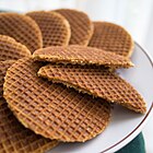 Stroopwafel (waffle xi-rô) là một món gồm waffles với xi-rô caramen ở giữa.