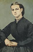 Henriette Pauss, koulun ensimmäinen opettaja, 1885–1909, oli naimisissa koulun rehtorin Bernhard Paussin kanssa.