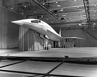 <span class="mw-page-title-main">Lockheed L-2000</span> Proposed US supersonic airliner design