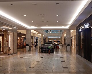 <span class="mw-page-title-main">Lenox Square</span> Shopping mall