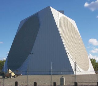 <span class="mw-page-title-main">Early-warning radar</span> Form of radar system