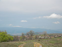 Изглед към село Едрево откъм Средна гора